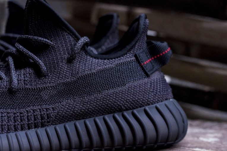 the-sneakers-bible_adidas-yeezy-boost-350-v2-triple-black_6