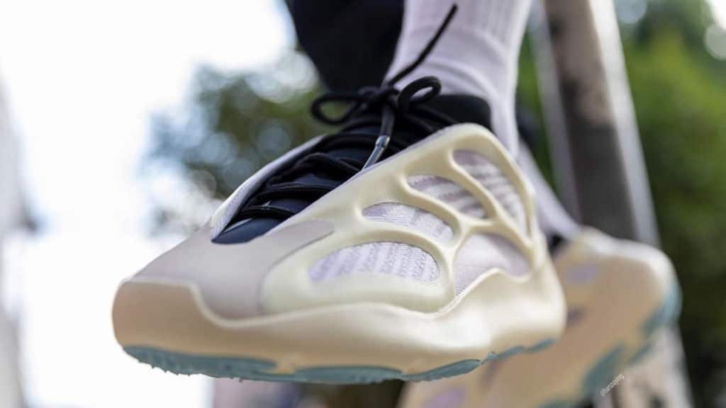 cropped-adidas-Yeezy-Boost-700-v3-FW4980-11.jpg